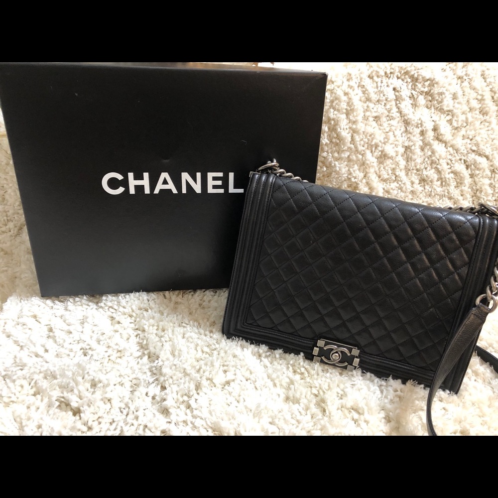 Large Chanel bag Black